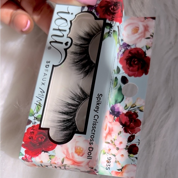 Spikey Criss Cross Mink Lashes - Picture 4 of 15